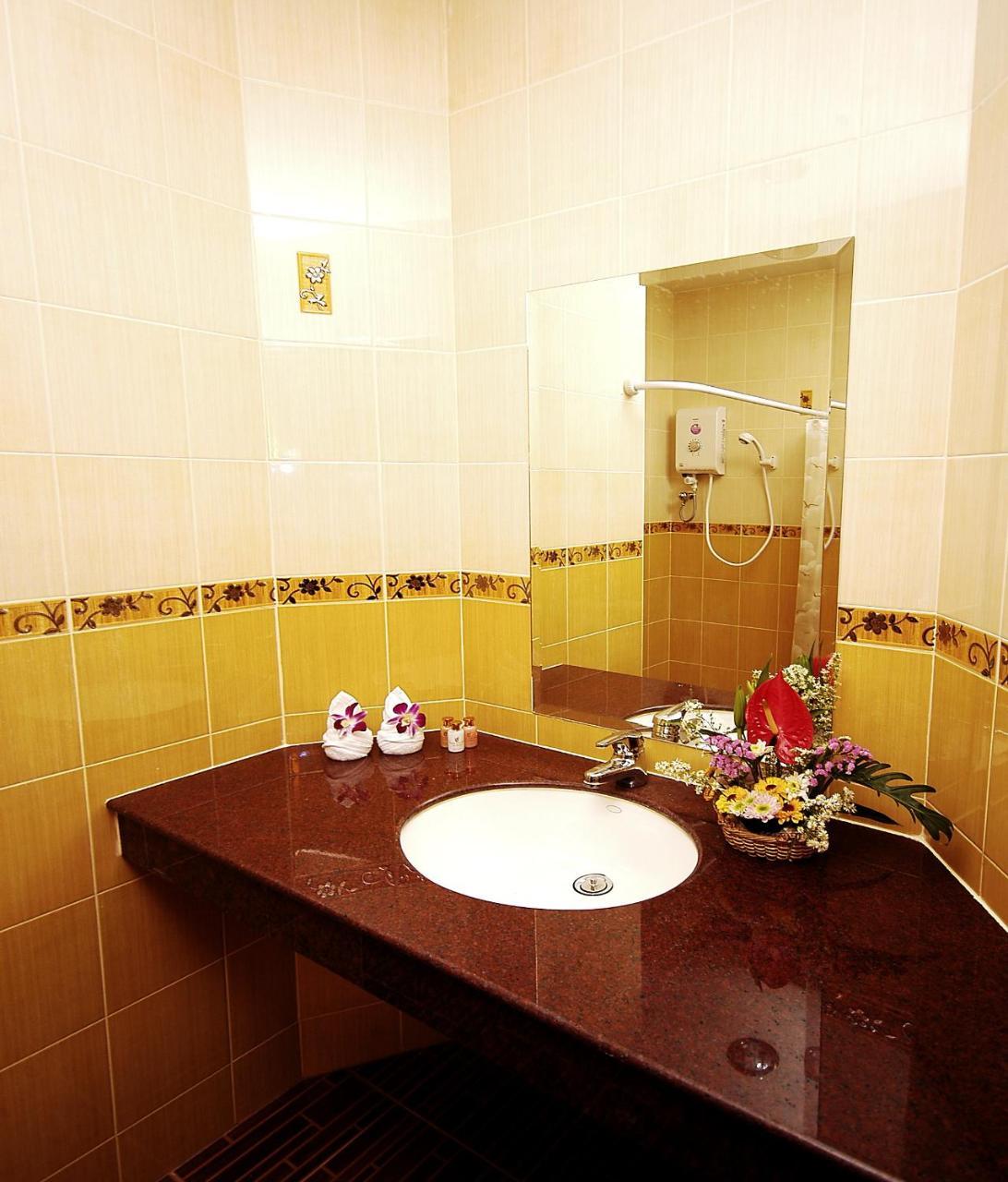 Krabi Phetpailin Hotel Екстер'єр фото
